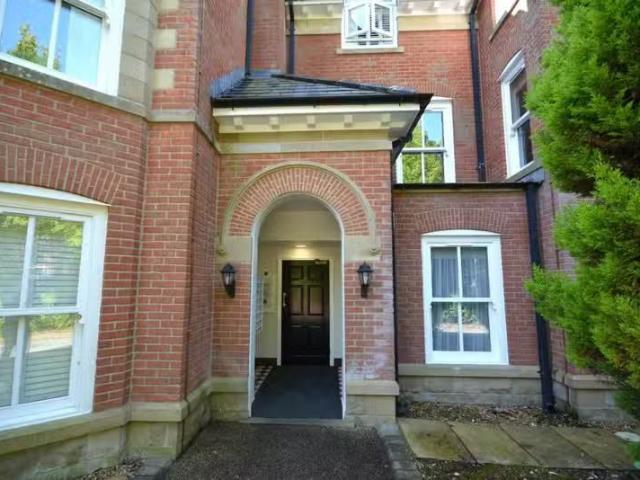 Deal! 2 bedroom apartment for rent in Bloomfield, Markland Hil.