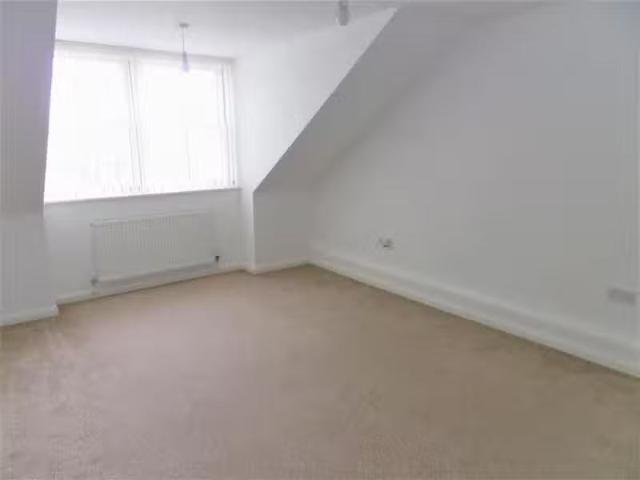 For Rent! 2 bedroom apartment for rent in East Street, Herne B.