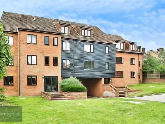 Cozy 2 bedroom apartment for rent in Kavanaghs Road, Brentwood.