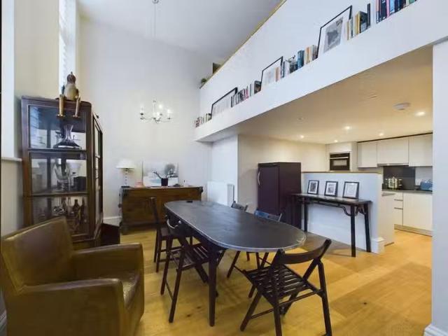 Unique 2 bedroom apartment for rent in King Edward VII Wing, F.