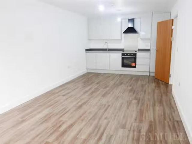 Charming 2 bedroom apartment for rent in Lombard Street, West.