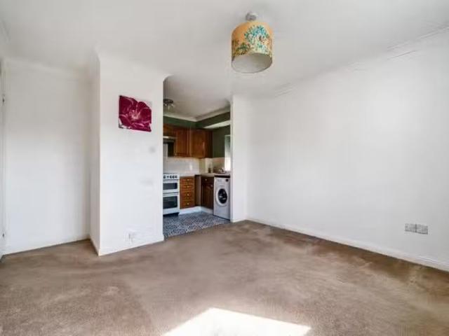 New 2 bedroom apartment for rent in Magpie Hall Lane, Bromley.