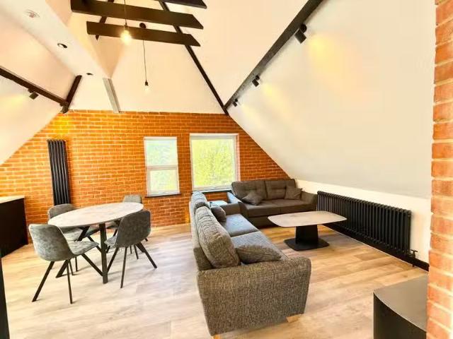 Charming 2 bedroom apartment for rent in Westbourne Park Road.