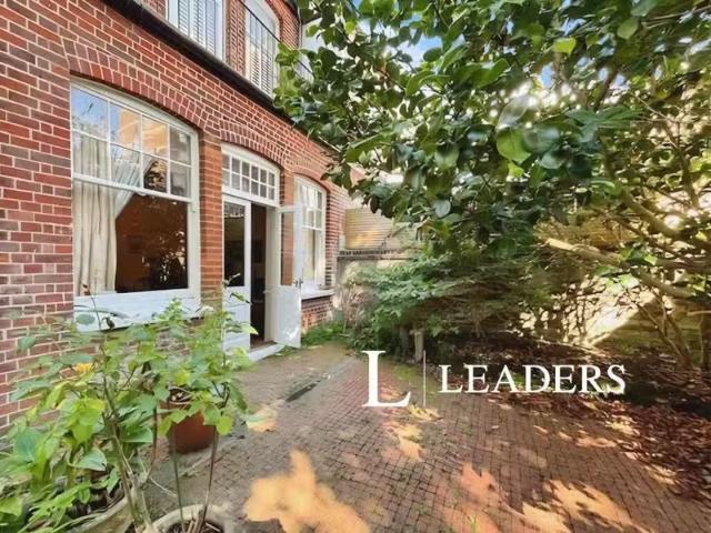 Just in! 2 bedroom apartment for rent in Third Avenue, Hove, BN3
