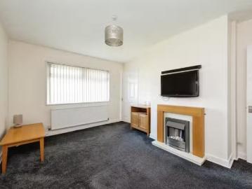 Rental! 2 bedroom bungalow for rent in Main Road, High Harring.