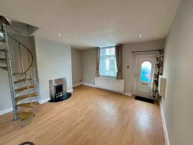 Just in! 2 bedroom cottage for rent in Rosley Street, Winewall.