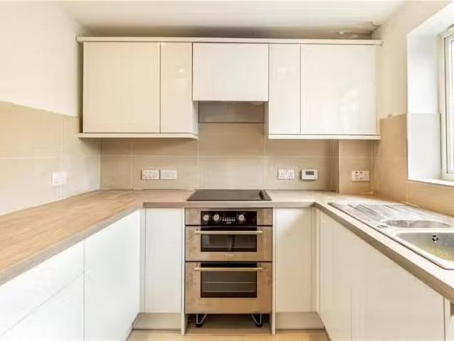 Just in! 2 bedroom end of terrace house for rent in Brooke End.