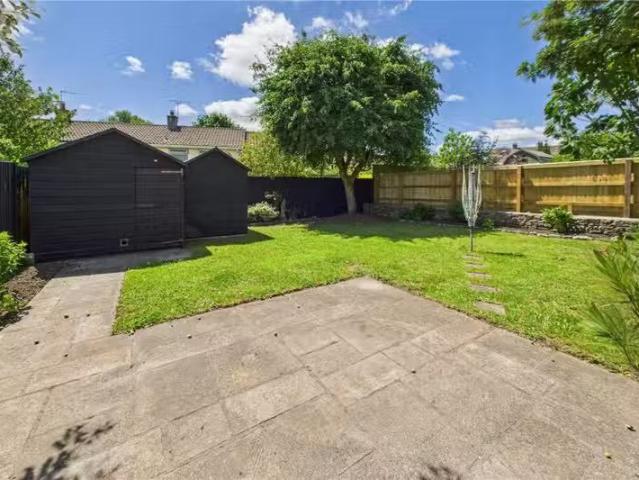 Deal! 2 bedroom end of terrace house for rent in Leigh Street.