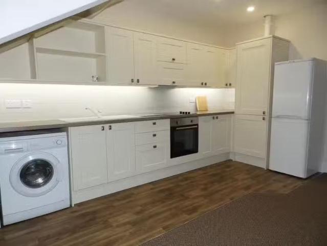 Unique 2 bedroom flat for rent in Main Street, Bingley, West Y.