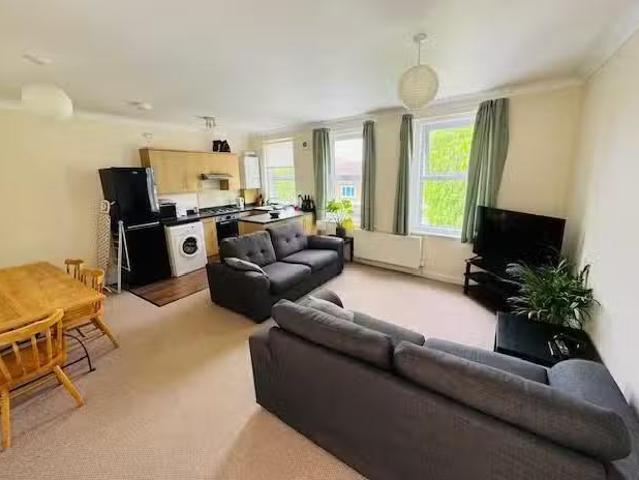 Cozy 2 bedroom flat for rent in Christchurch Road, Bournemouth.