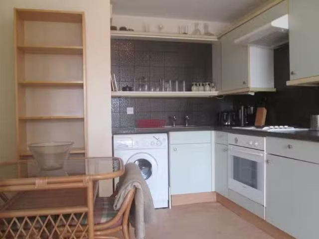 For Rent! 2 bedroom flat for rent in City Heights, 82 Old Snow.