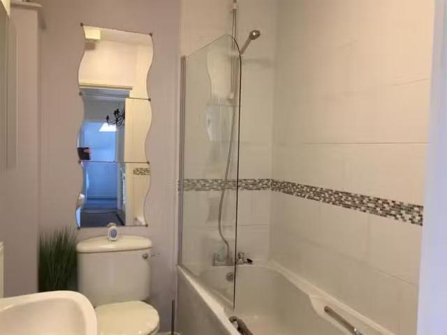 For Rent! 2 bedroom flat for rent in Flat 7 Melrose Court, 14.