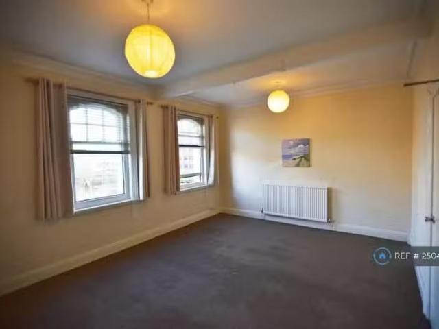 Just in! 2 bedroom flat for rent in Hamilton Street, Birkenhea.