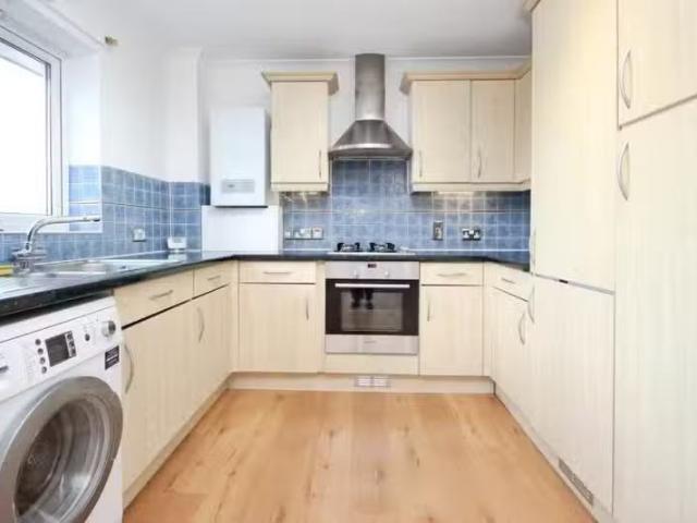 Charming 2 bedroom flat for rent in Surrey Road, Poole, Dorset.