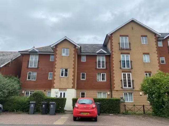 For Rent! 2 bedroom flat for rent in Seager Drive, Windsor Qua.