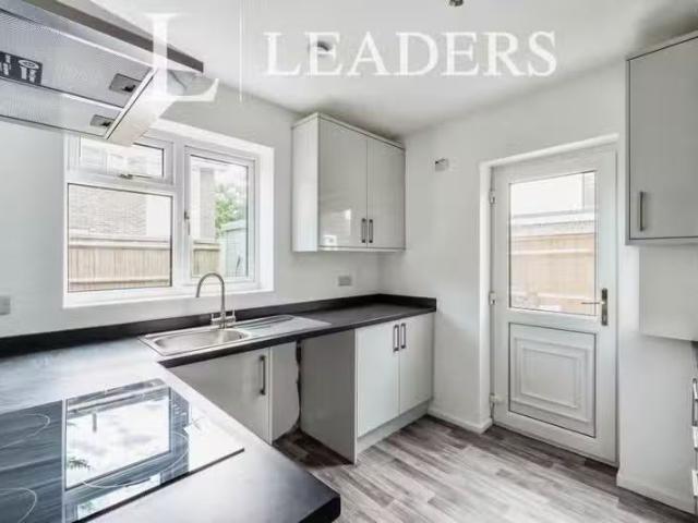 Cheap 2 bedroom flat for rent in Shaftsbury Road, Rustington.