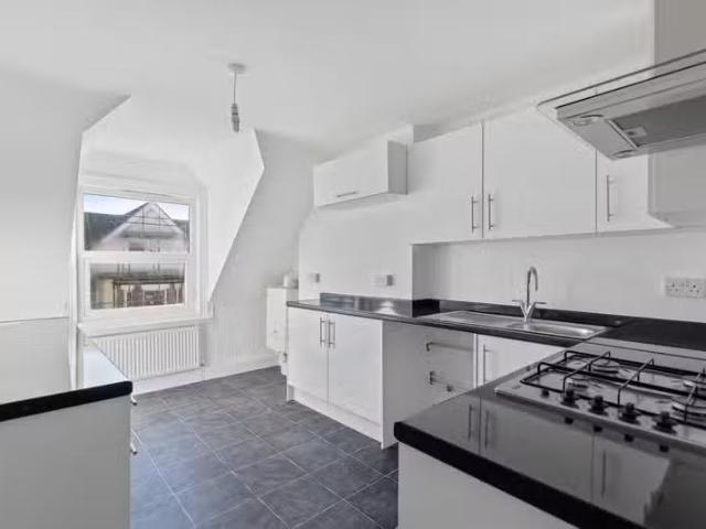 Rental! 2 bedroom flat for rent in Westbourne Gardens, Folkest.