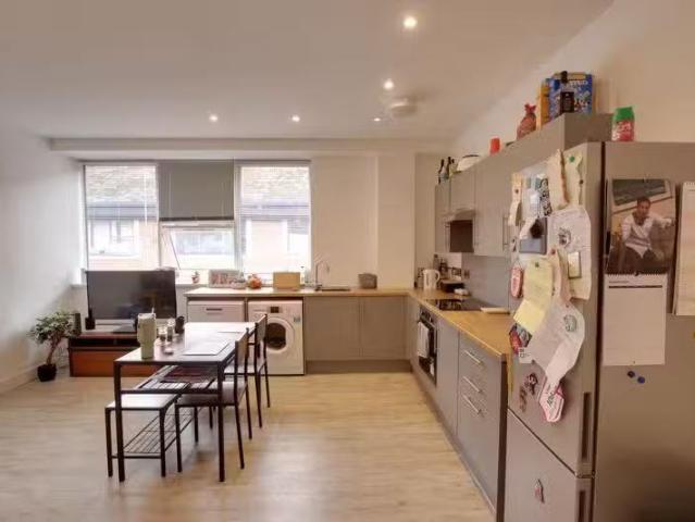 Just in! 2 bedroom flat for rent in Windsor Road, Trowbridge.