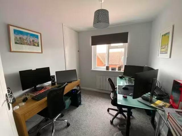 Deal! 2 bedroom maisonette for rent in Chelmsford Road, Brentw.