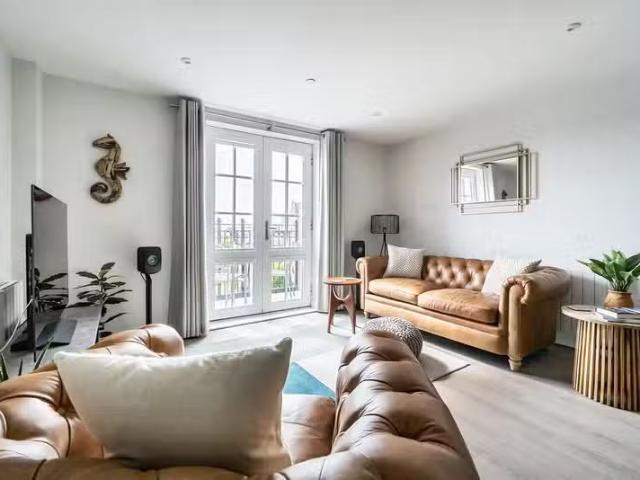 New 2 bedroom penthouse for rent in Vespasian, East Quay Road.
