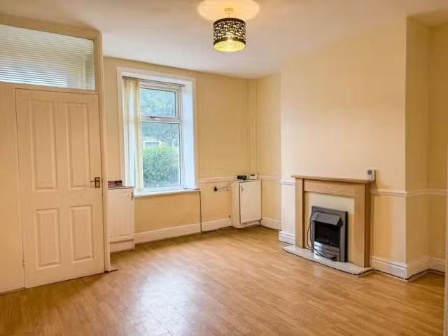 Charming 2 bedroom property for rent in Avenue Parade, Accring.