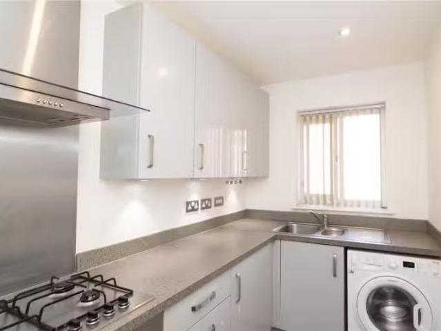 Deal! 2 bedroom semi detached house for rent in Argyll Way, We.