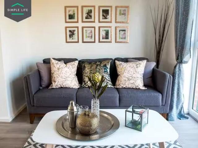 Cheap 2 bedroom semi detached house for rent in Brooks Road, B.