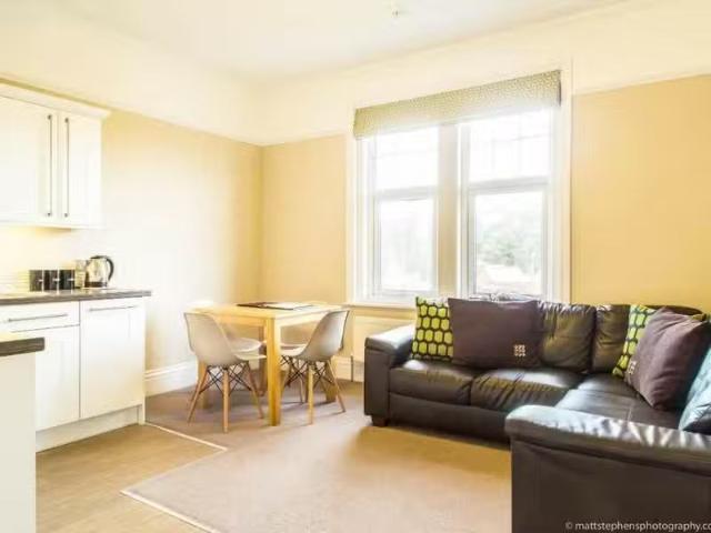 For Rent! 2 bedroom serviced apartment for rent in Burnaby Roa.