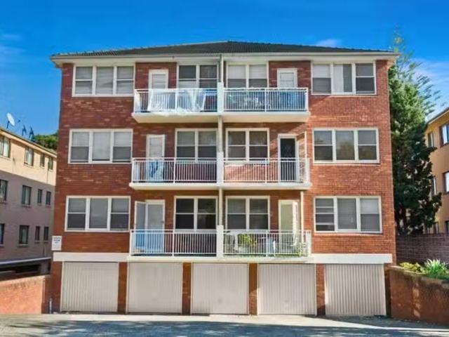Cheap 2 BR 10/5 Queens Road, Brighton Le Sands, NSW 2216