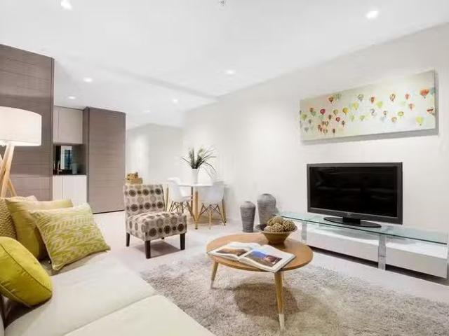Cozy 2 BR 107C/11 Shamrock Street, Abbotsford, VIC 3067