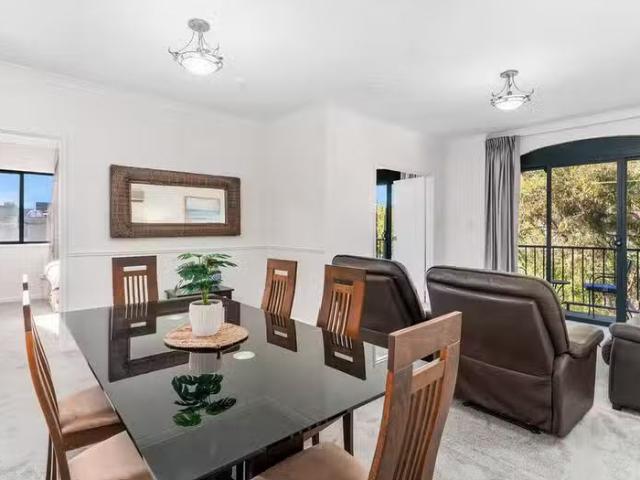 Nice 2 BR 10/11 Regal Place, East Perth, WA 6004