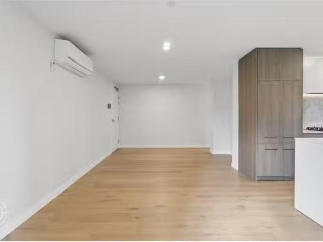 New 2 BR 101/358 Northbourne Avenue, partson Apartment for ren.