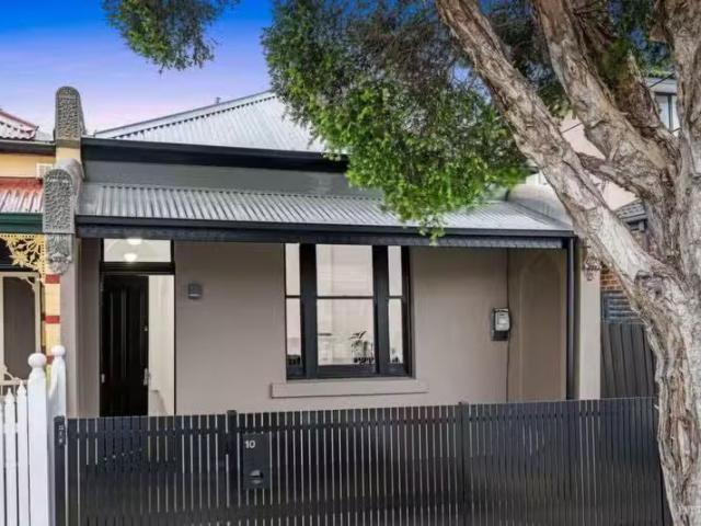 Unique 2 BR 10 Arthur Street, Preston VIC 3072 House Auction