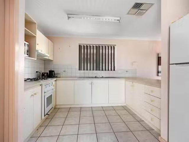 Cheap 2 BR 10A Bracklemann Drive, Boulder, WA 6432