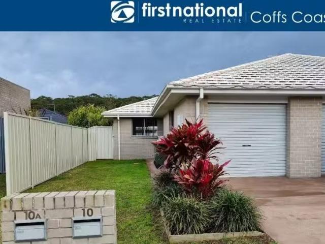 Cheap 2 BR 10A Broadwater Street, Sandy Beach House for rent.