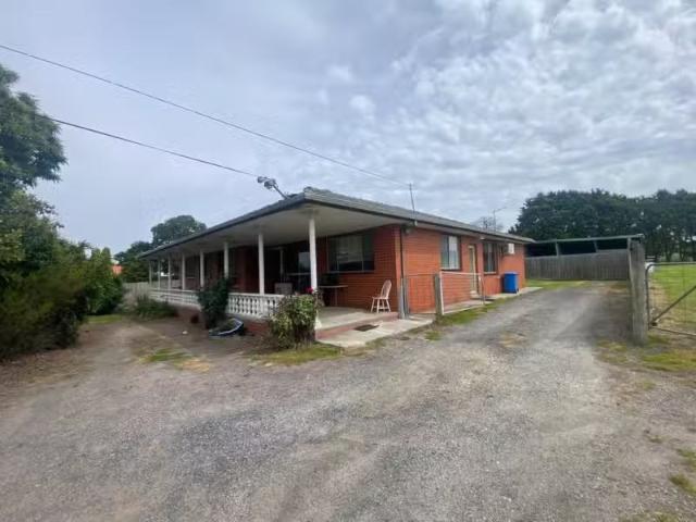 Cheap 2 BR 1/1714 South Gippsland Highway, Devon Meadows VIC 3.