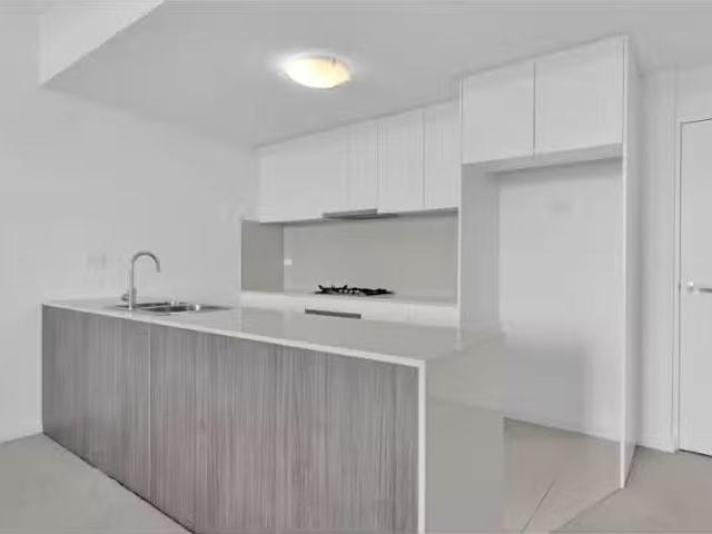 Cheap 2 BR 110/3 17 Queen Street, Campbelltown Apartment for r.
