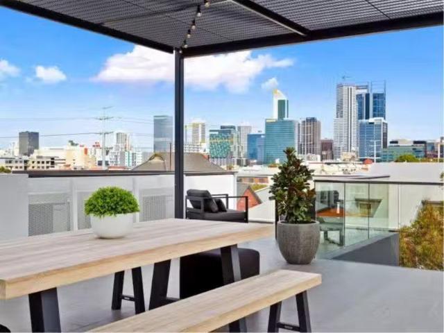 Nice 2 BR 110/99 Palmerston Street, PERTH Apartment for rent.