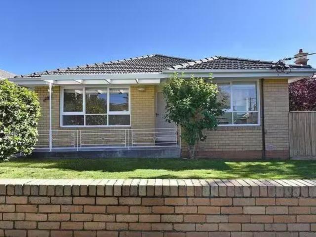 Cozy 2 BR 1/12 Ardmillan Road, Moonee Ponds, VIC 3039