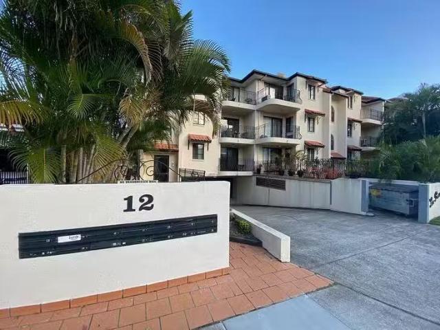 Charming 2 BR 1/12 Canal Avenue, Runaway Bay, QLD 4216