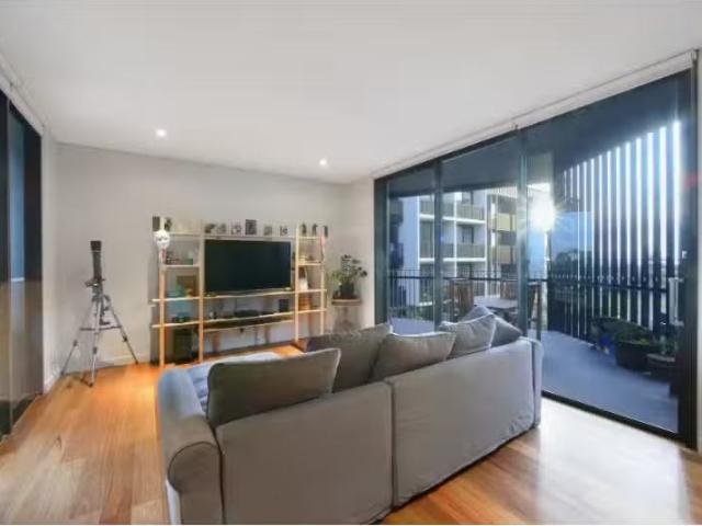 Deal! 2 BR 126/1 Cawood Avenue, Little Bay Apartment for rent.