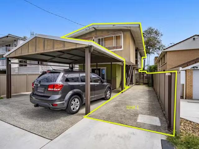 Deal! 2 BR 1/2040 Gold Coast Highway, MIAMI, QLD 4220 Duplex.