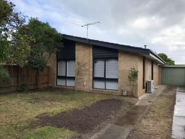 For Rent! 2 BR 1/23 Nepean Avenue, Hampton East VIC 3188 Vil.