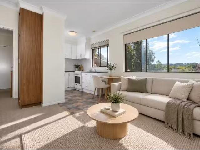 Just in! 2 BR 13/60 Wattle Street, LYNEHAM Apartment for rent.