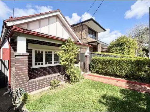 Just in! 2 BR 13 Rickard Street, Rodd Point House for rent Li.