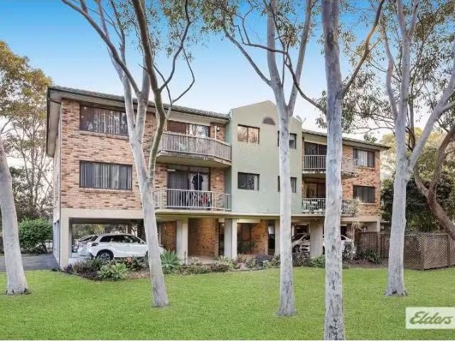 Cozy 2 BR 14/6 12 Hindmarsh Avenue, North Wollongong Apartment.