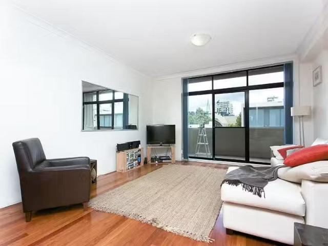 For Rent! 2 BR 14/14 16 O'Connor Street, Chippendale Apartment.