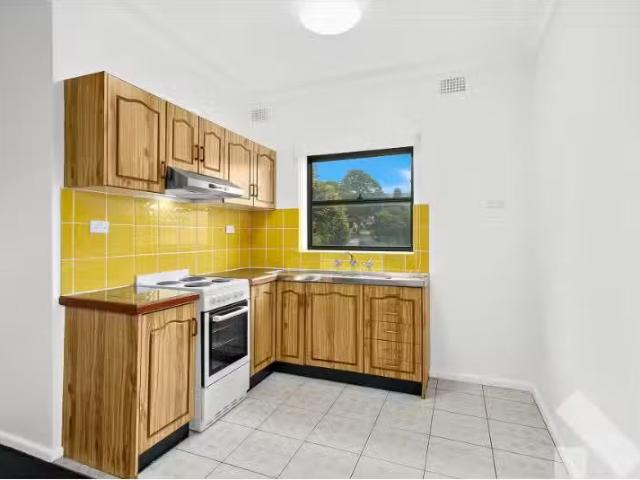 Cozy 2 BR 1/41 Yellagong Street, West Wollongong Apartment for.