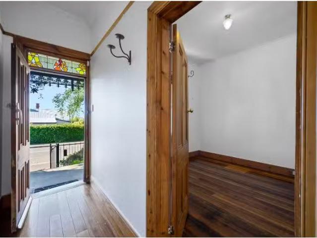 Unique 2 BR 14 Lewis Street, NORTH HOBART House for rent List.