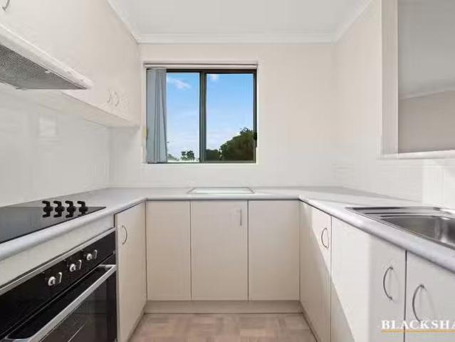 Charming 2 BR 15/40 Leahy Close, Narrabundah, ACT 2604
